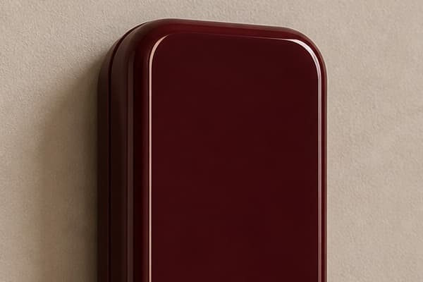Closes automatically: After 2–3 seconds, the cover returns over the lens.